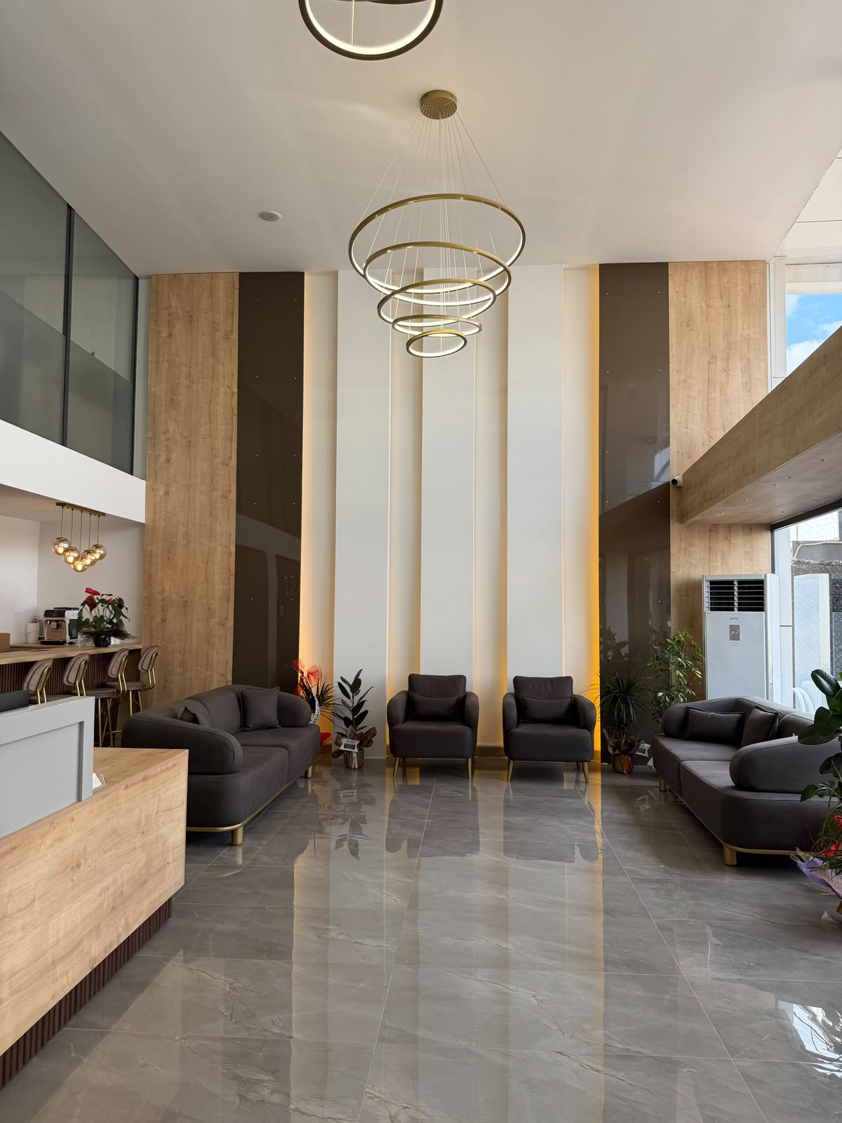 Keskin Dental lobi alanı