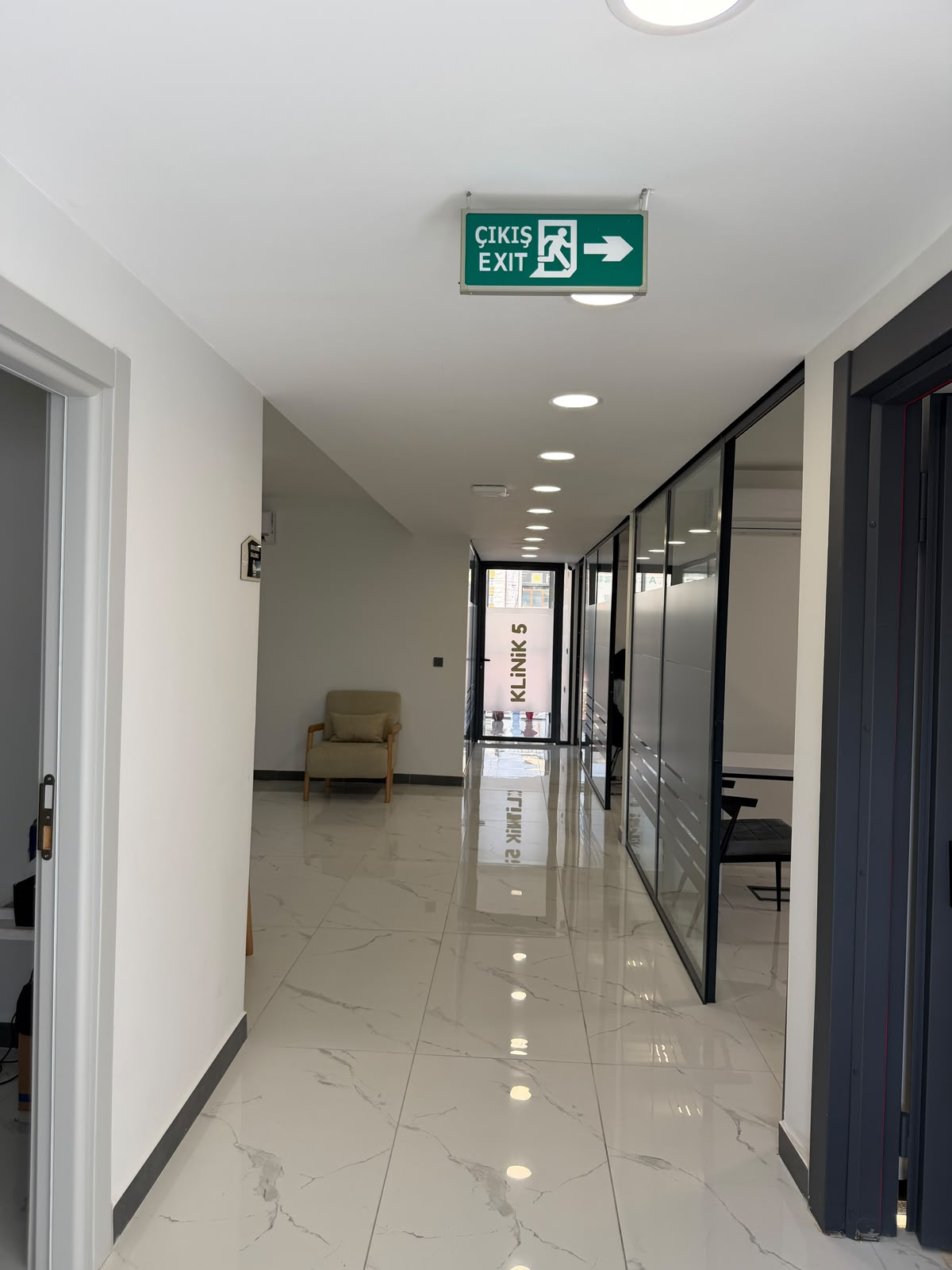 Keskin Dental klinik geçiş alanı